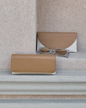 barna homok pénztárca és szemüveg tok (2)