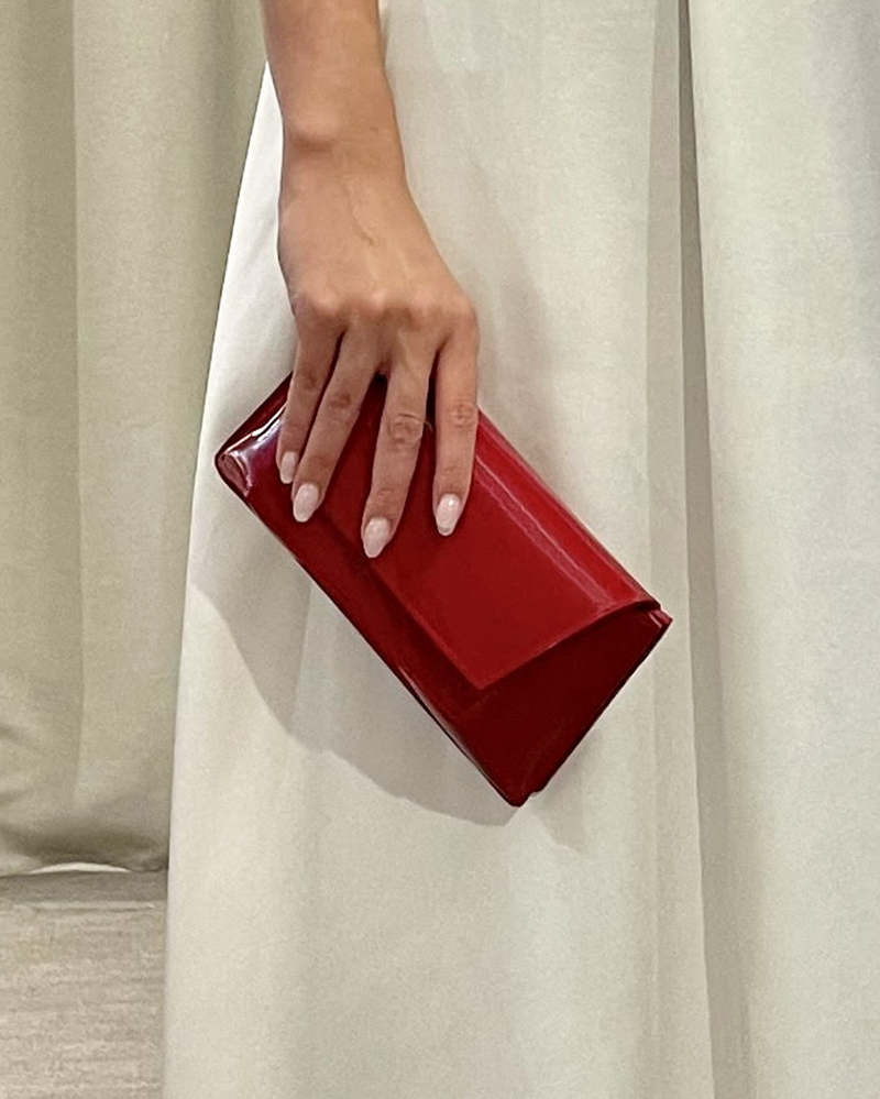 GEM mini - piros lakk - lánccal, ezüst kellékekkel