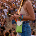 Milyen táskát vigyél magaddal fesztiválra? 5 praktikus crossbody és övtáska tipp